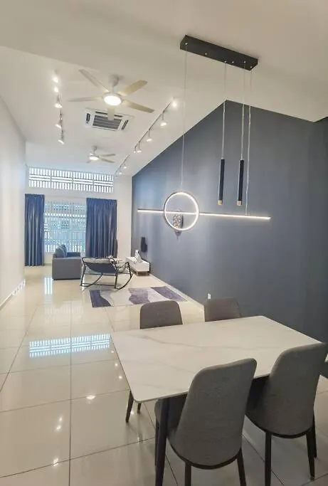 Feriehus Cozy Landed House At Taman Daya And Mount Austin 8 To10 Pax Villa Johor Bahru