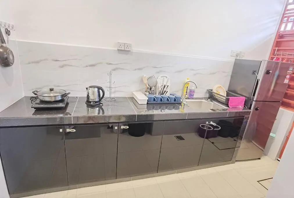 Cozy Landed House At Taman Daya And Mount Austin 8 To10 Pax Villa Johor Bahru Feriehus