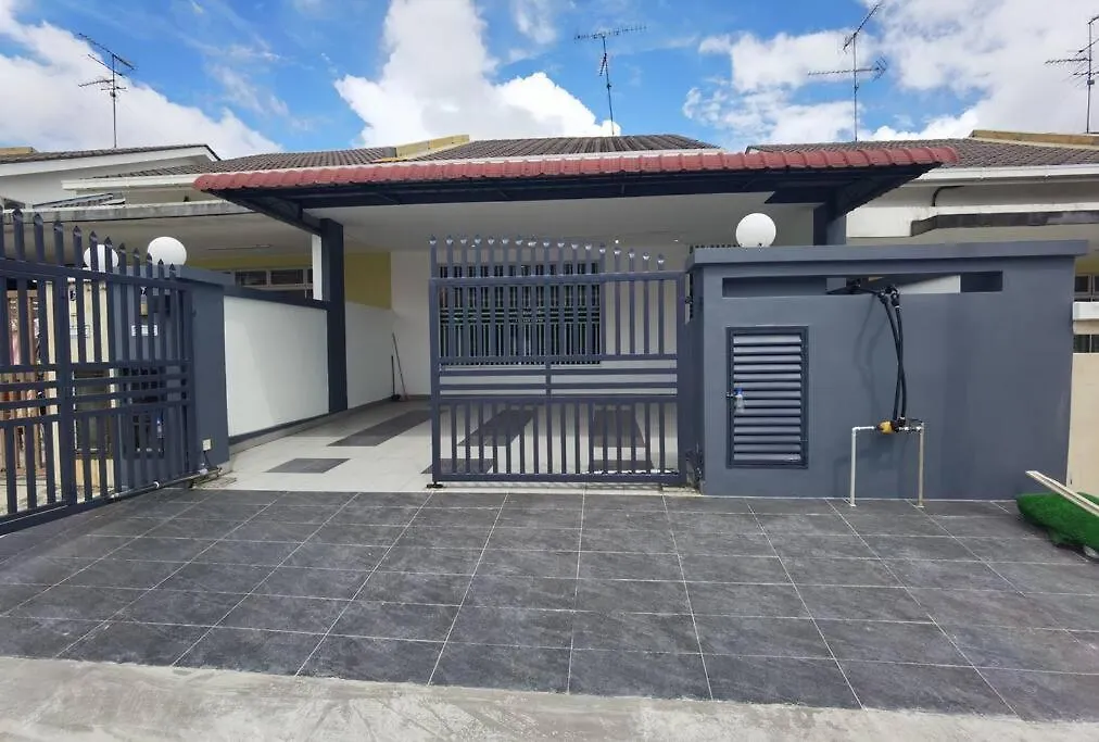 Holiday home Cozy Landed House At Taman Daya And Mount Austin 8 To10 Pax Villa Johor Bahru Malaysia