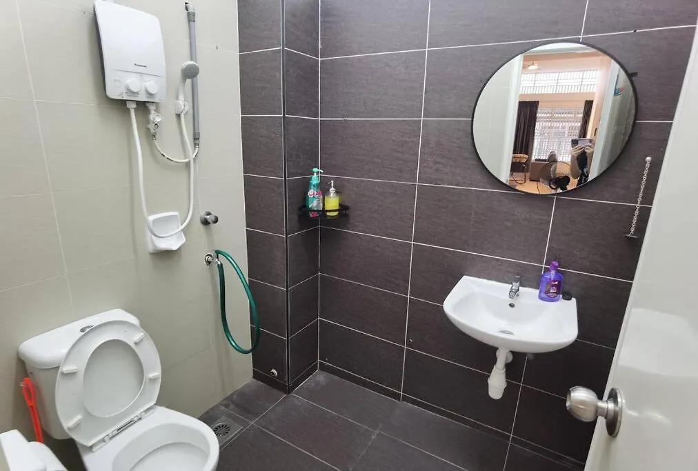 Cozy Landed House At Taman Daya And Mount Austin 8 To10 Pax Villa Johor Bahru 0*,